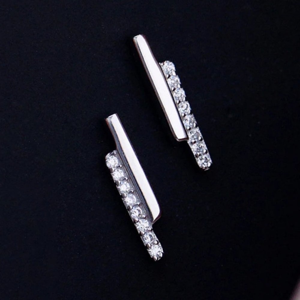 *NEW 925 Sterling Silver Diamond Bar Earrings E4